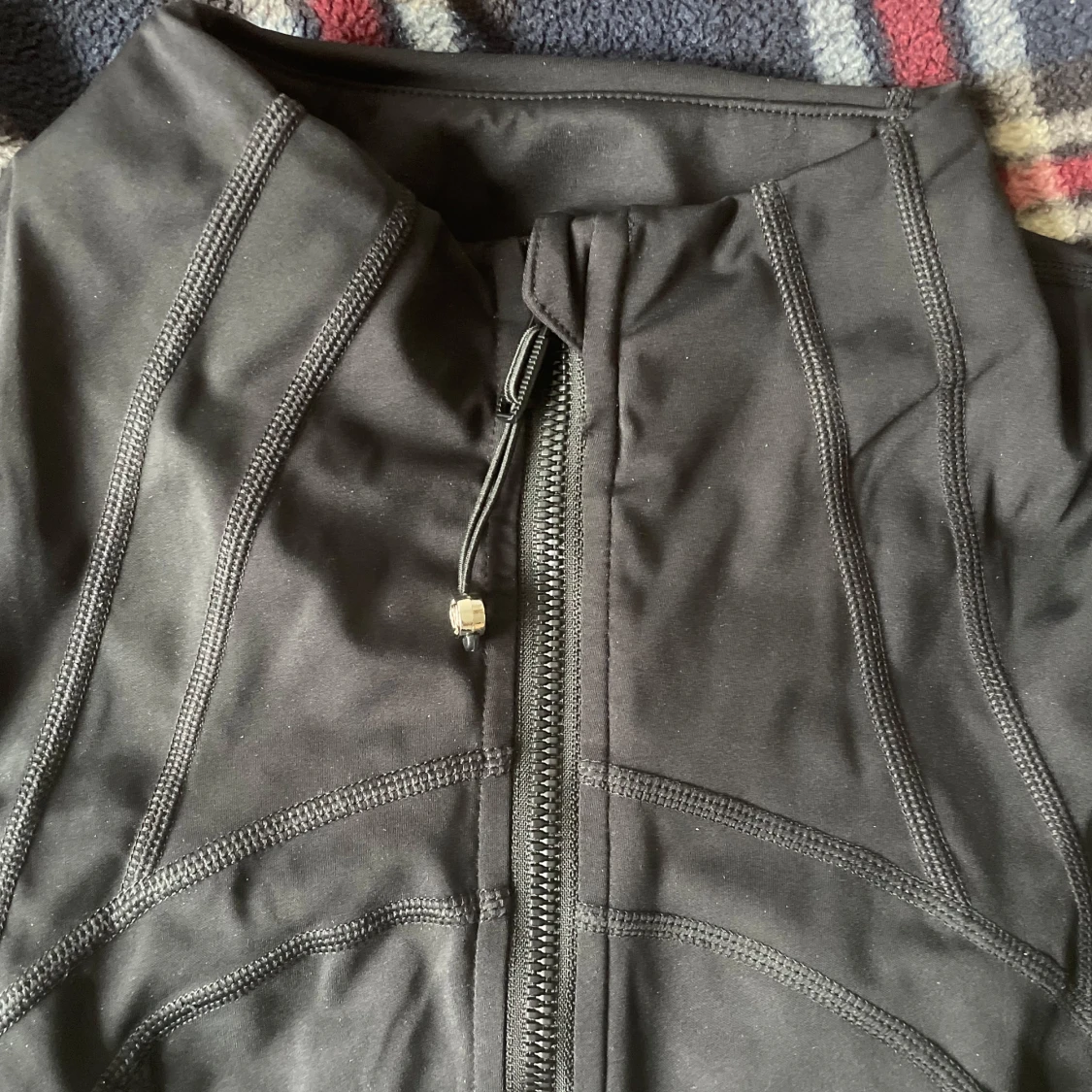 Svart träningsjacka från Lululemon - 1