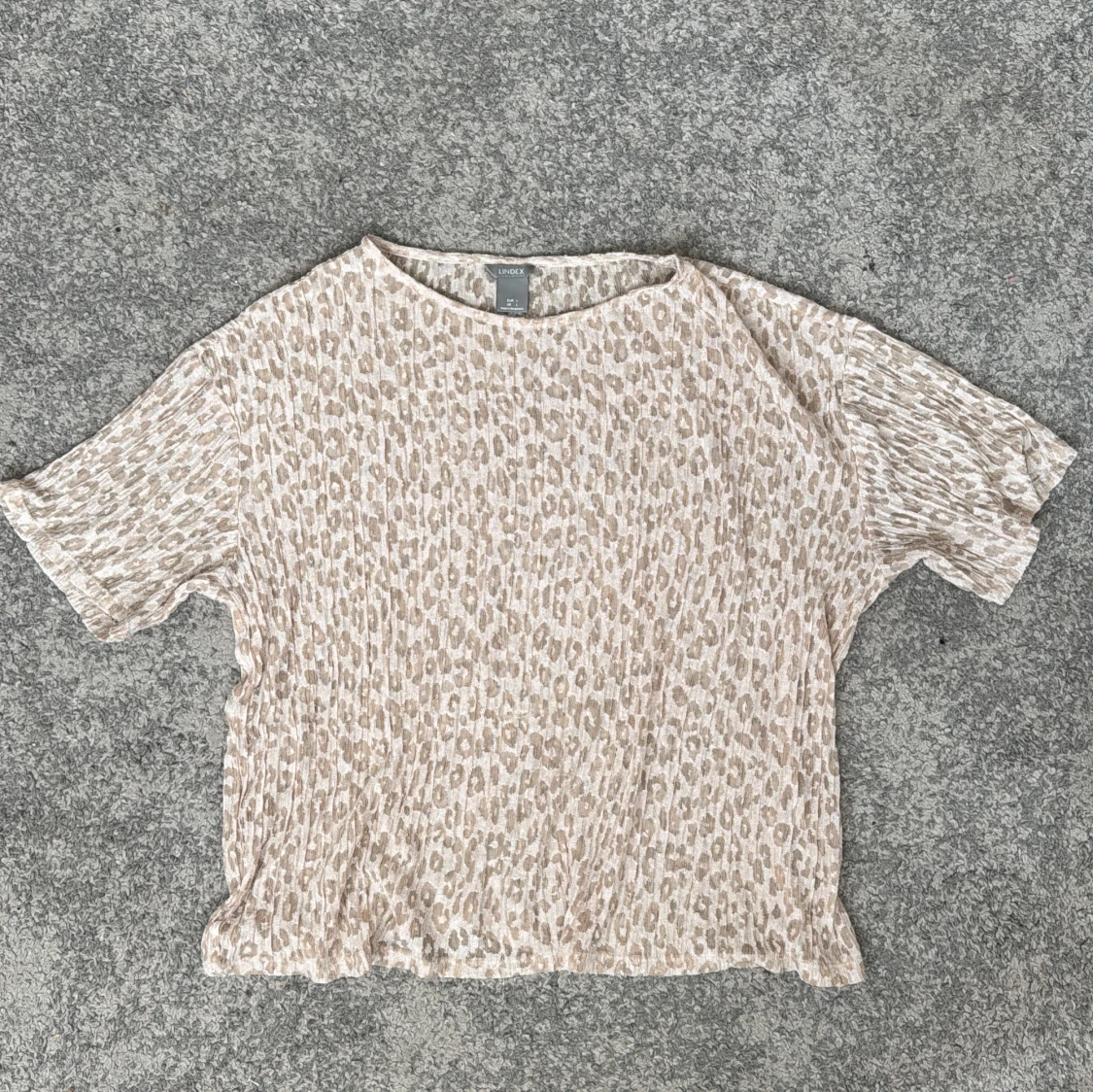 Beige leopardmönstrad topp från LinDEX - 3