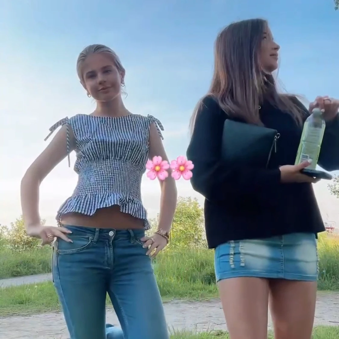 Blårutig blus med knytband - 1