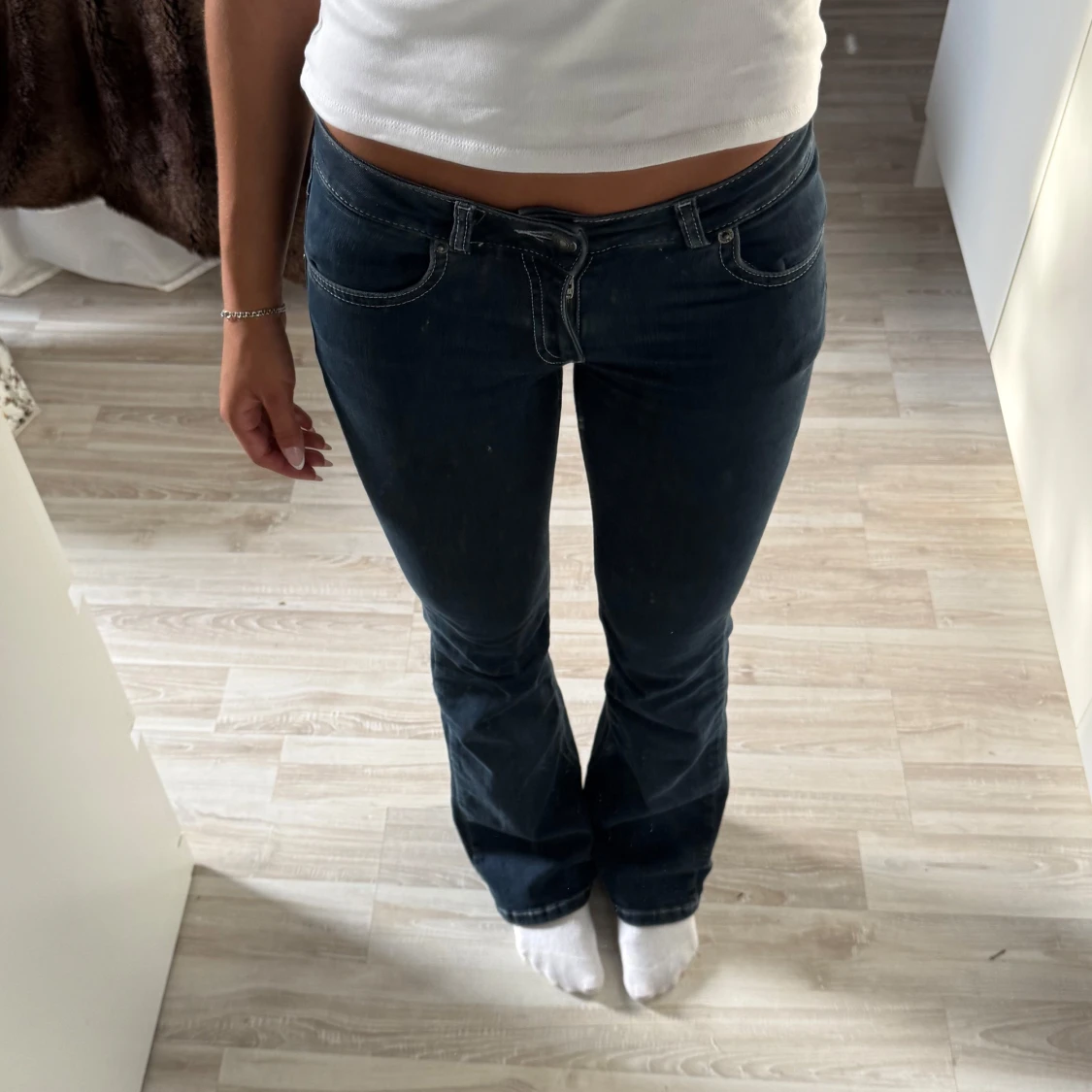 Mörkblå lowaist bootcut jeans från subdude