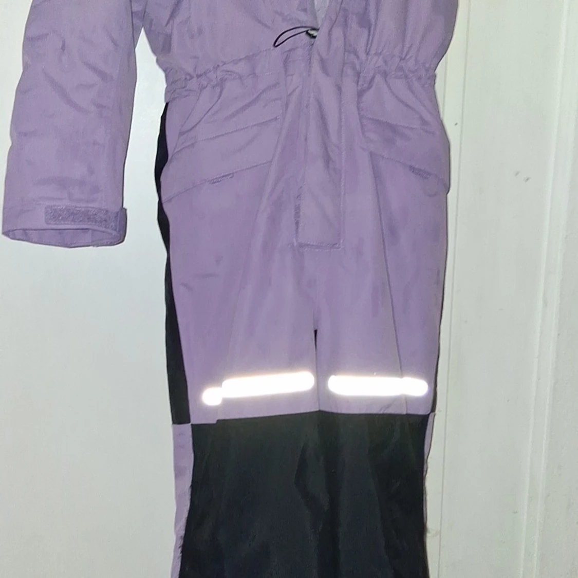 Lila och svart overall med reflex