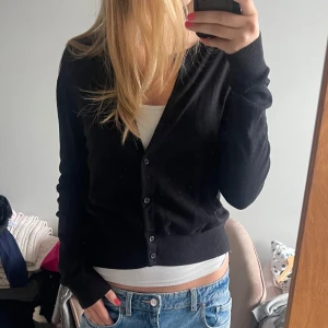 Kofta - Jätte fin kofta från h&m säljer då den inte kommer till användning längre🩷