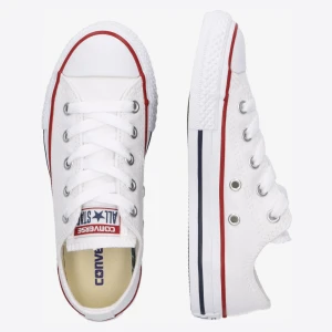 Converse skor - Säljer då de inte kommer till användning. OBS! De är endast testade