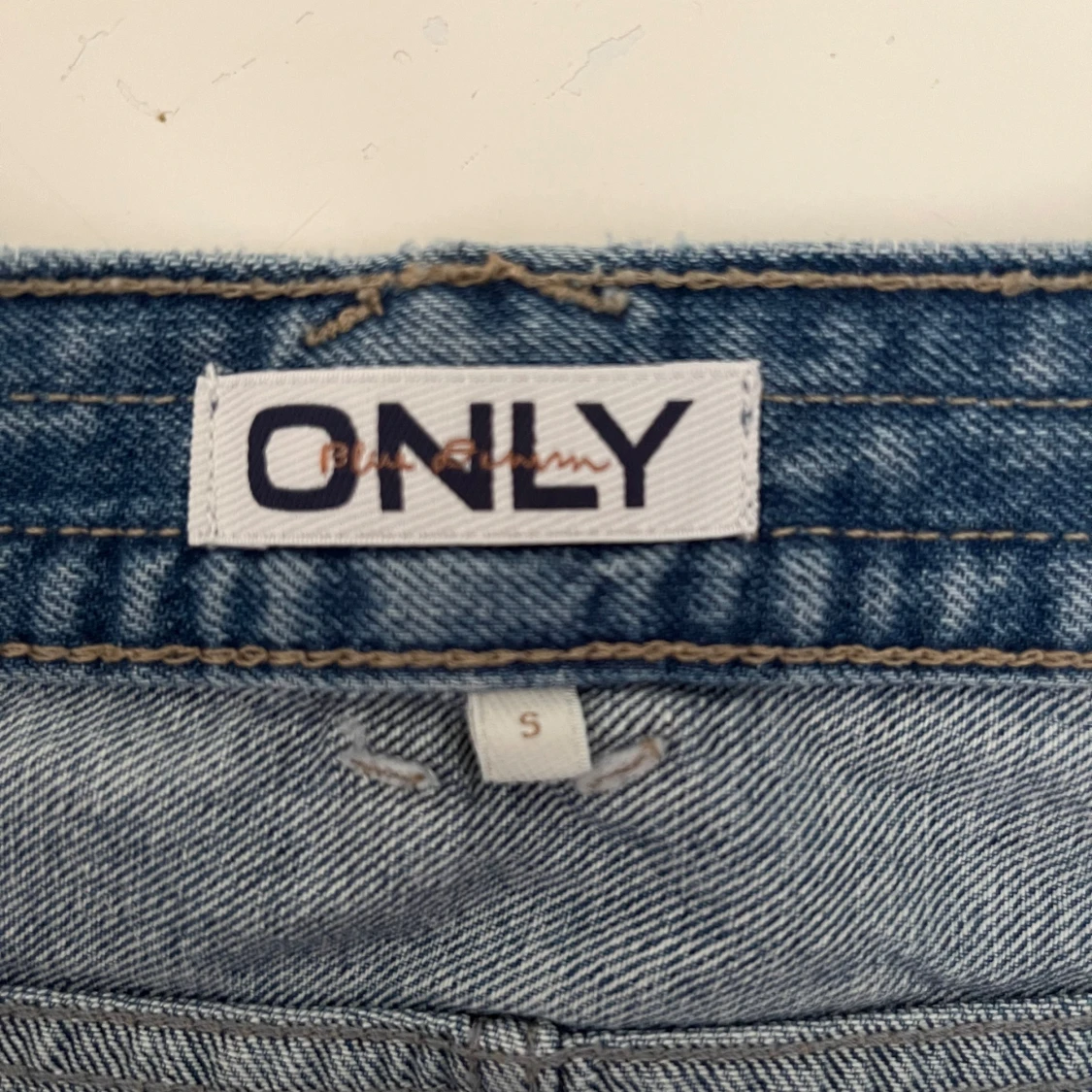 Blå jeanskjol med cargofickor från ONLY - 2