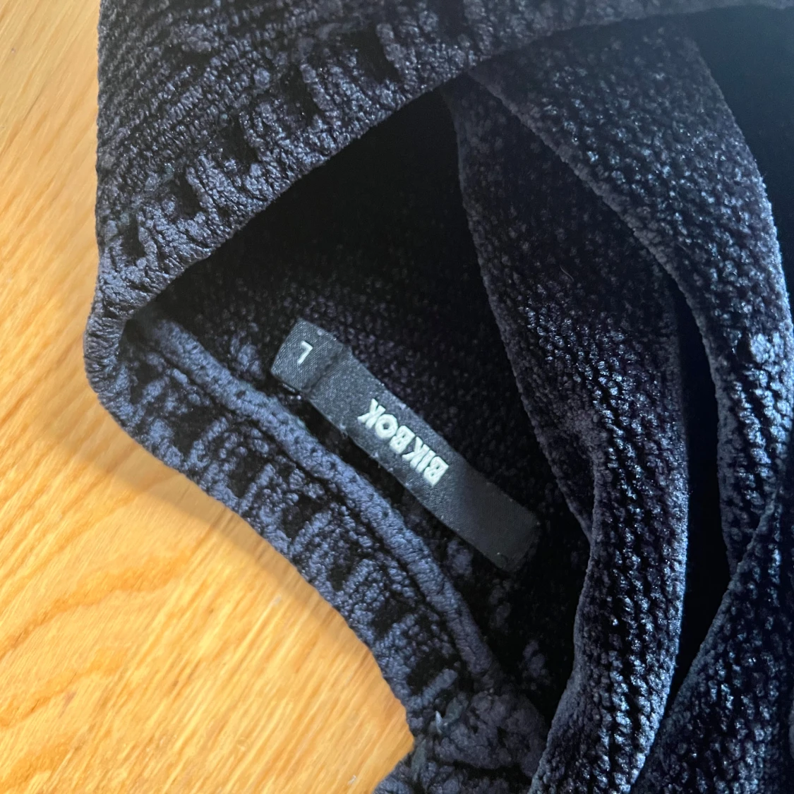 Svart chenille-tröja från Bik Bok - 1