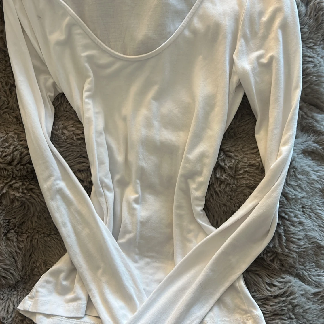 Vit långärmad topp med djup urringning - 1