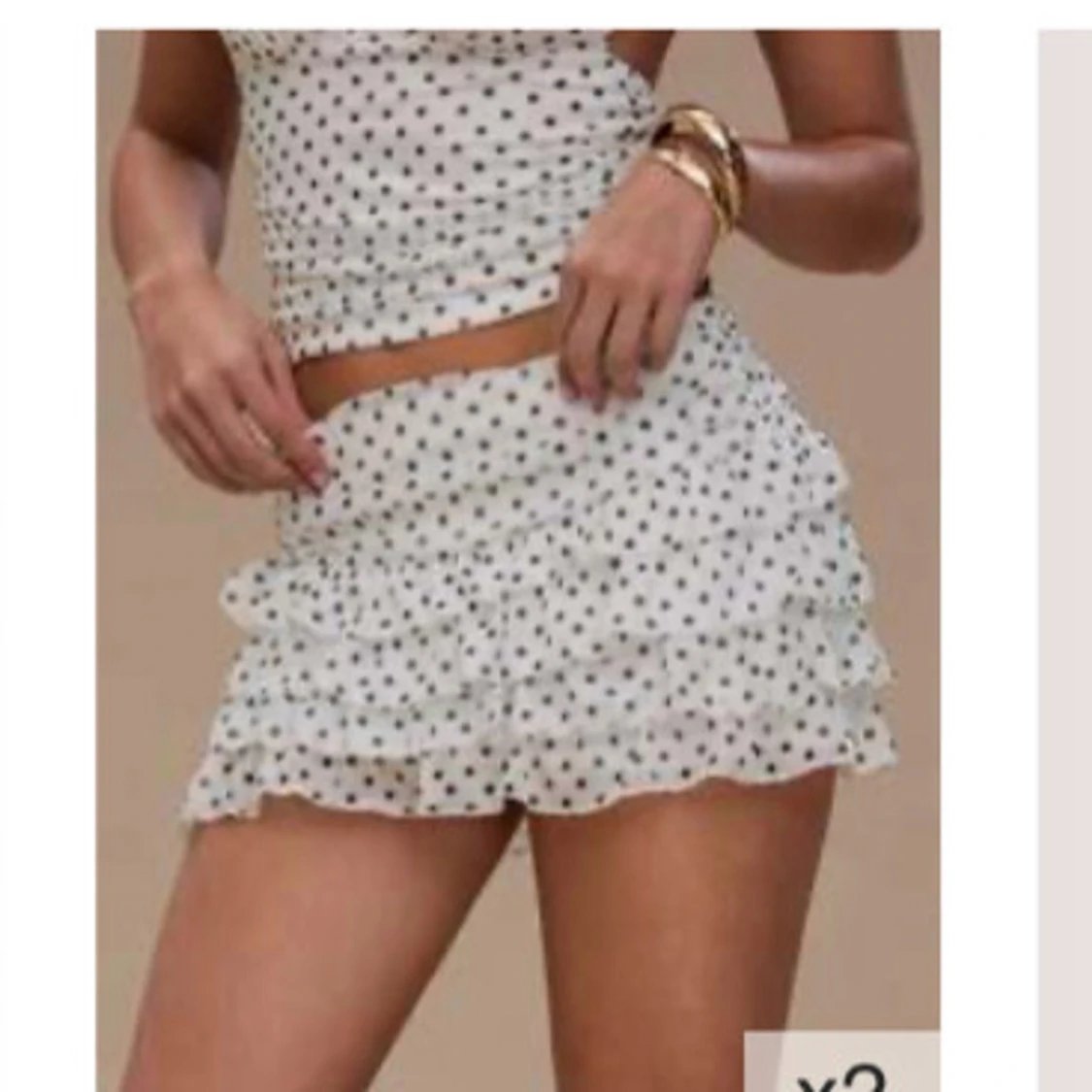 Vit prickig volangkjol - 2