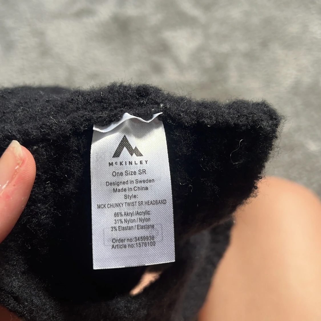 Svart ribbat pannband från McKinley - 1