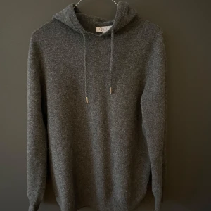 Grå Merinoull hoodie  - Grå Hoddie från gradegrish. Ny pris 1399. Kontakta för funderingar 🤗
