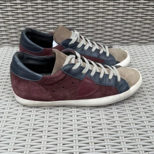  Philippe Model sneakers - Philippe model || Storlek 40 || skorna är i mycket bra skick (se bilder) || Mitt pris 1599kr || tveka inte på att höra av dig vid frågor eller funderingar 
