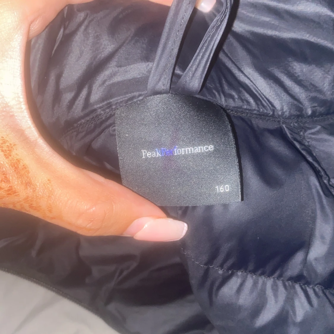 Svart dunjacka Peak Performance - 4