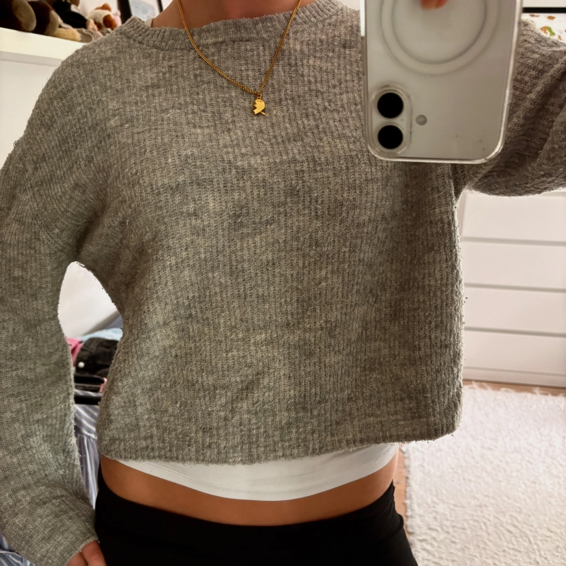 Grå stickad tröja - 2