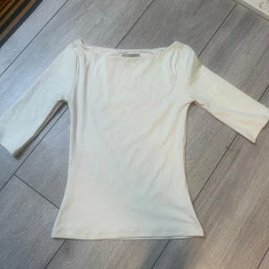 Benvit tröja ifrån H&M - Aldrig använd💞säljs ej längre 