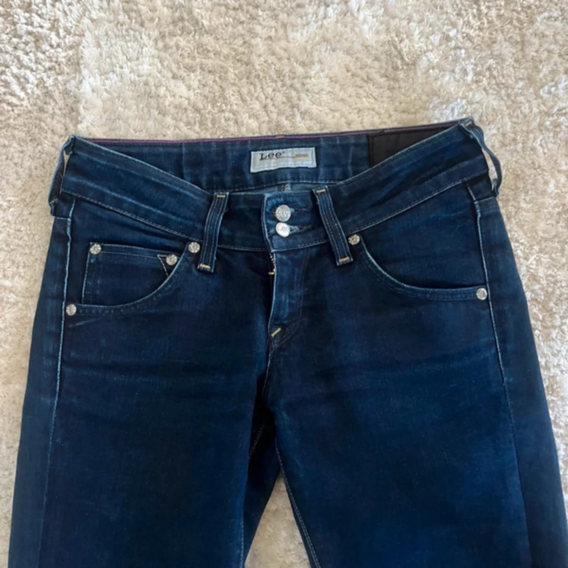 Mörkblå bootcut jeans från Lee