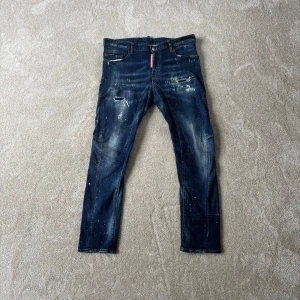 Dsquared 2 jeans  - Dsquared 2 jeans, vet ej modell men riktigt feta! Storlek 50 (31/32 typ)