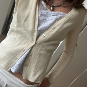 cashmir kofta - super sköönn kofta som är 100% cashmir och är super mjuk och jätte snygg 💕💕💖