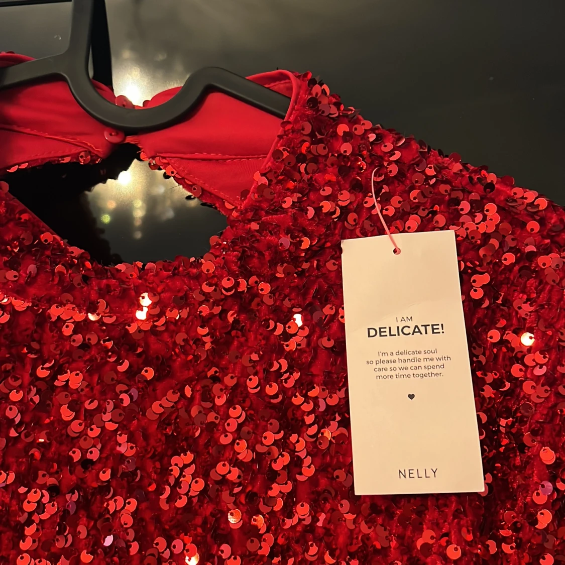 Röd paljettklänning från Nelly - 1