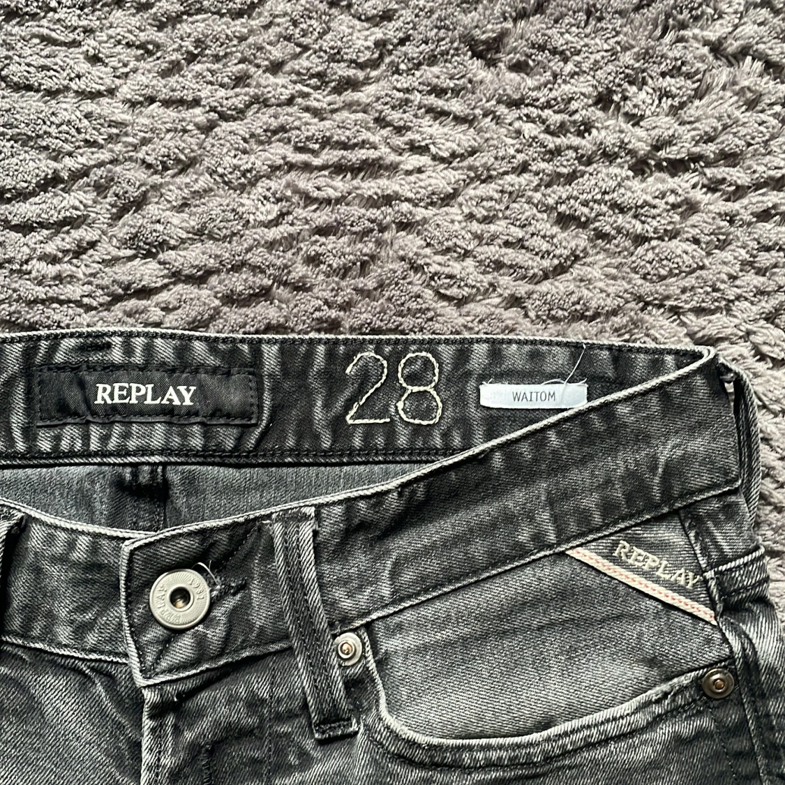 Gråa Replay jeans, storlek 28W 32L - 3