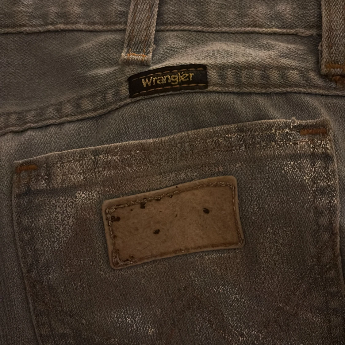 Silvriga bootcut jeans från Wrangler - 3