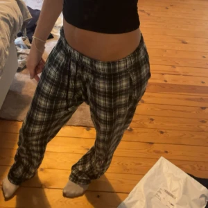 Mjukisbyxor/pyjamasbyxor - Jättemysiga pyjamasbyxor i ett luftigt material🤗
