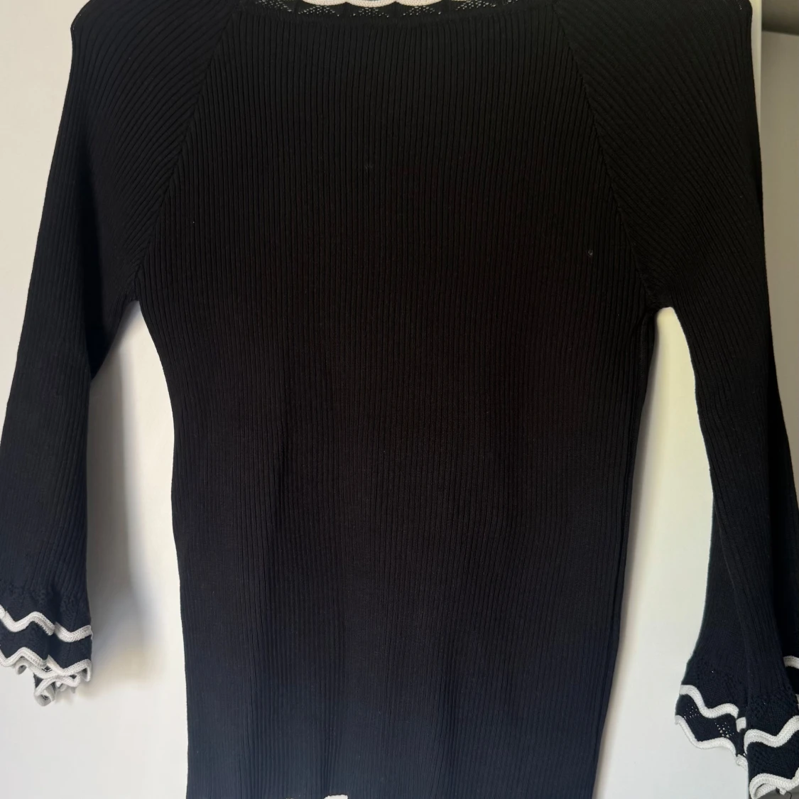 Svart ribbad topp med volang från Chloé - 3