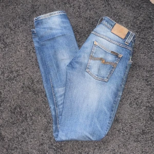 Nudie Jeans - Svarar gärna på frågor så tveka inte på att höra av dig, priset är inte hugget i sten👍