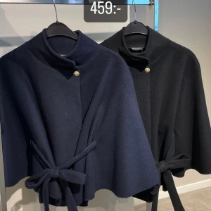 Poncho  - Säljer denna jätte fina ponchon🩷