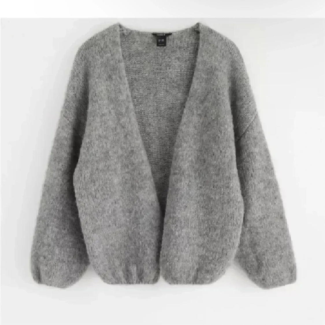 Grå stickad kofta 