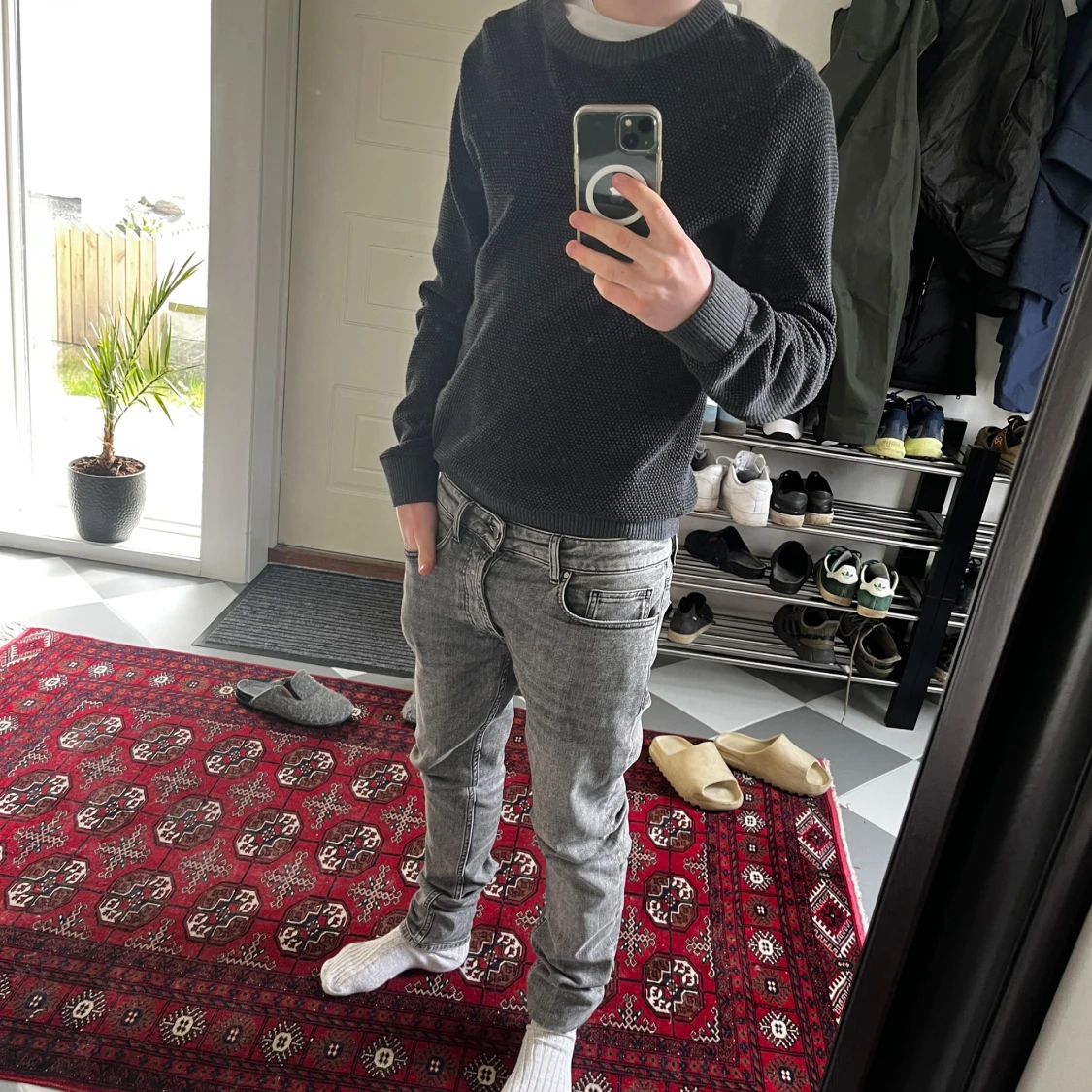 Svart stickad tröja