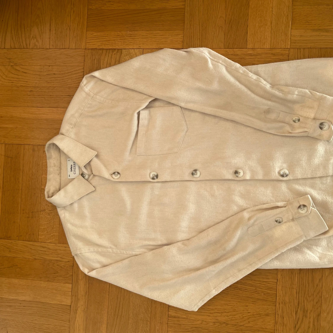 Beige skjorta från Ciszere - 2