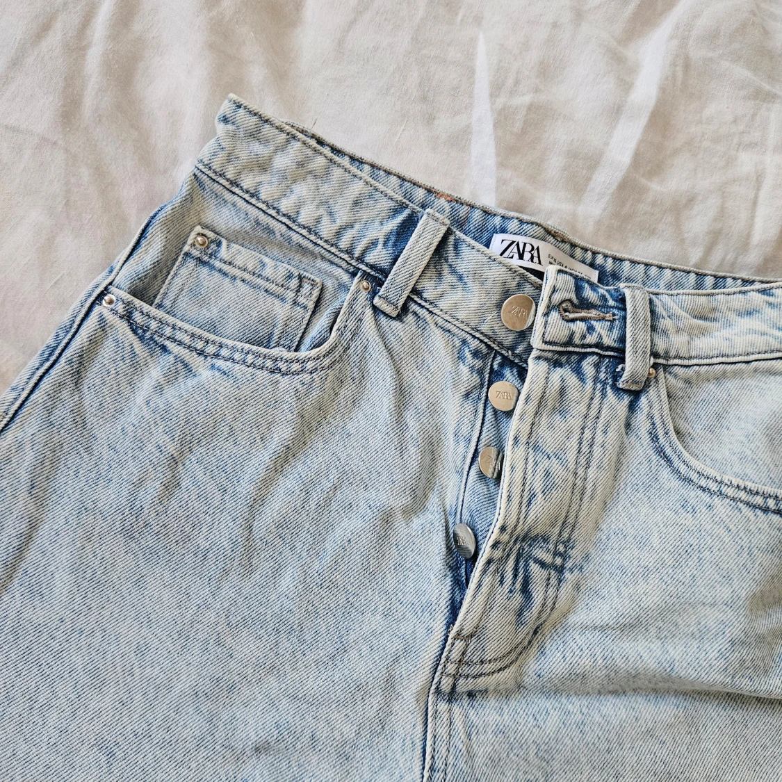 Ljusa jeansshorts från Zara - 1