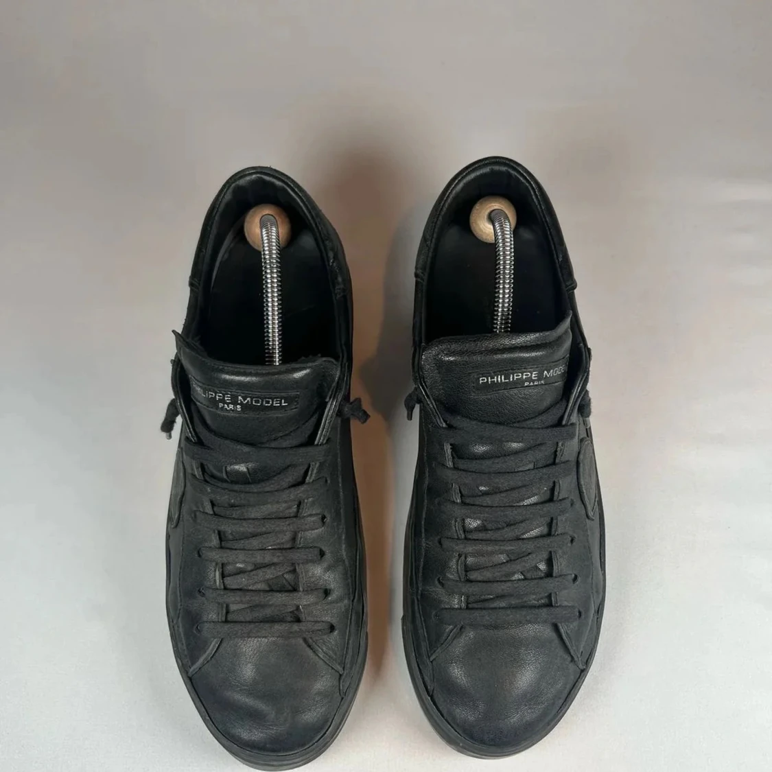 Svarta sneakers från Philippe Model - 1