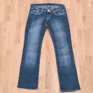 Victoria Beckham jeans - Superfina jeans från Victoria Beckham. Säljer då dom tyvärr är för små för mig!💕