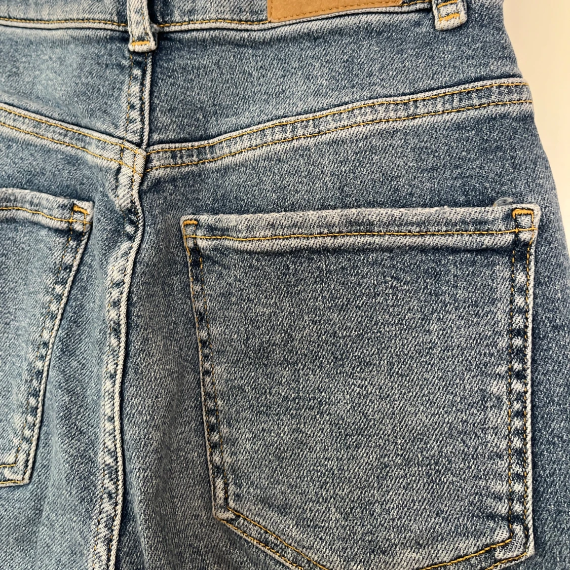 Blå jeans från Gina Tricot - 4