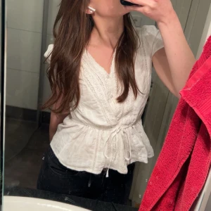 Indiska topp - Så fin topp från indiska! Nästan helt oanvänd så den är i jättefint skick:) Obs lånade bilder men skickar gärna egna!