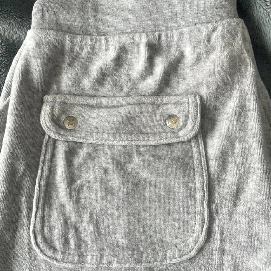Grå byxor från Juicy Couture