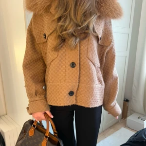 Meotine jacka - Super fin meotine jacka🤍🤍storlek M/L men passar mig som vanligtvis bär xs/s