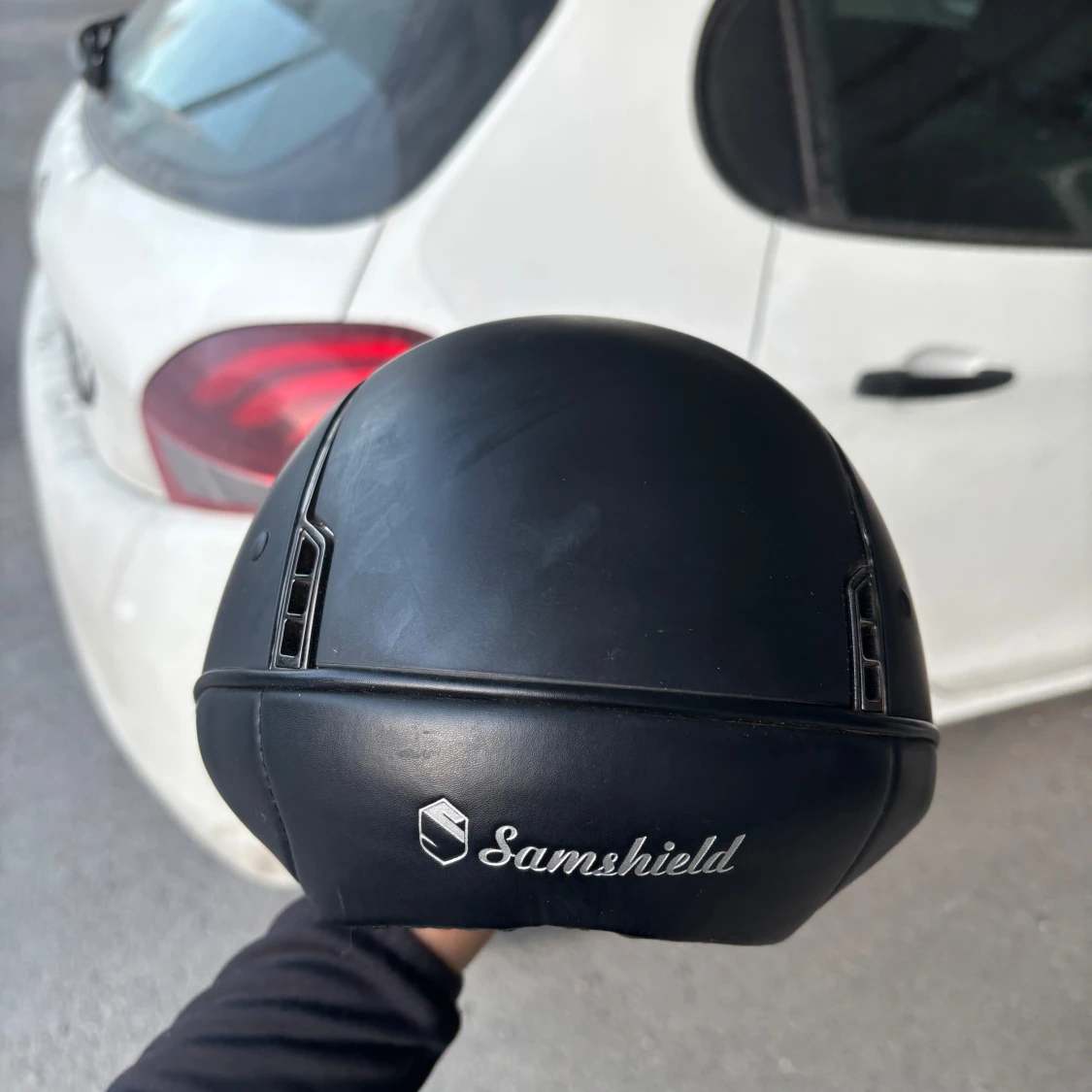 Svart ridhjälm från Samshield - 3