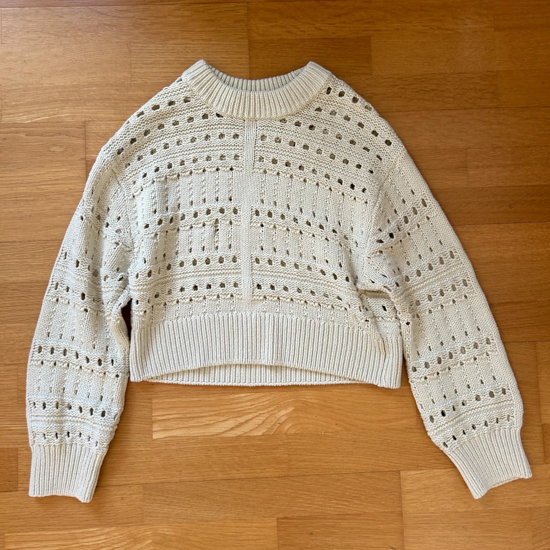Vit stickad tröja - 2