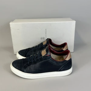 Brunello Cucinelli Sneakers - - Skick 6/10 Lagad i hälen  - Tillbehör: Box  - Storlek: 41