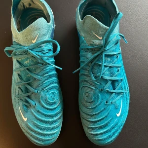 Nike phantoms  - Fotbollsskorna är i mycket bra skick endast andvända ett fåtal gånger, inga defekter. Pris kan diskuteras 
