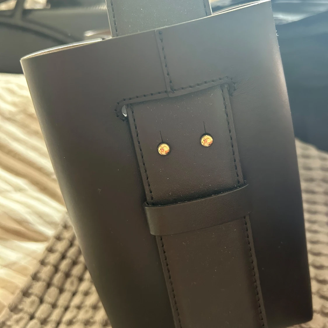 Svart handväska från Second Female - 4