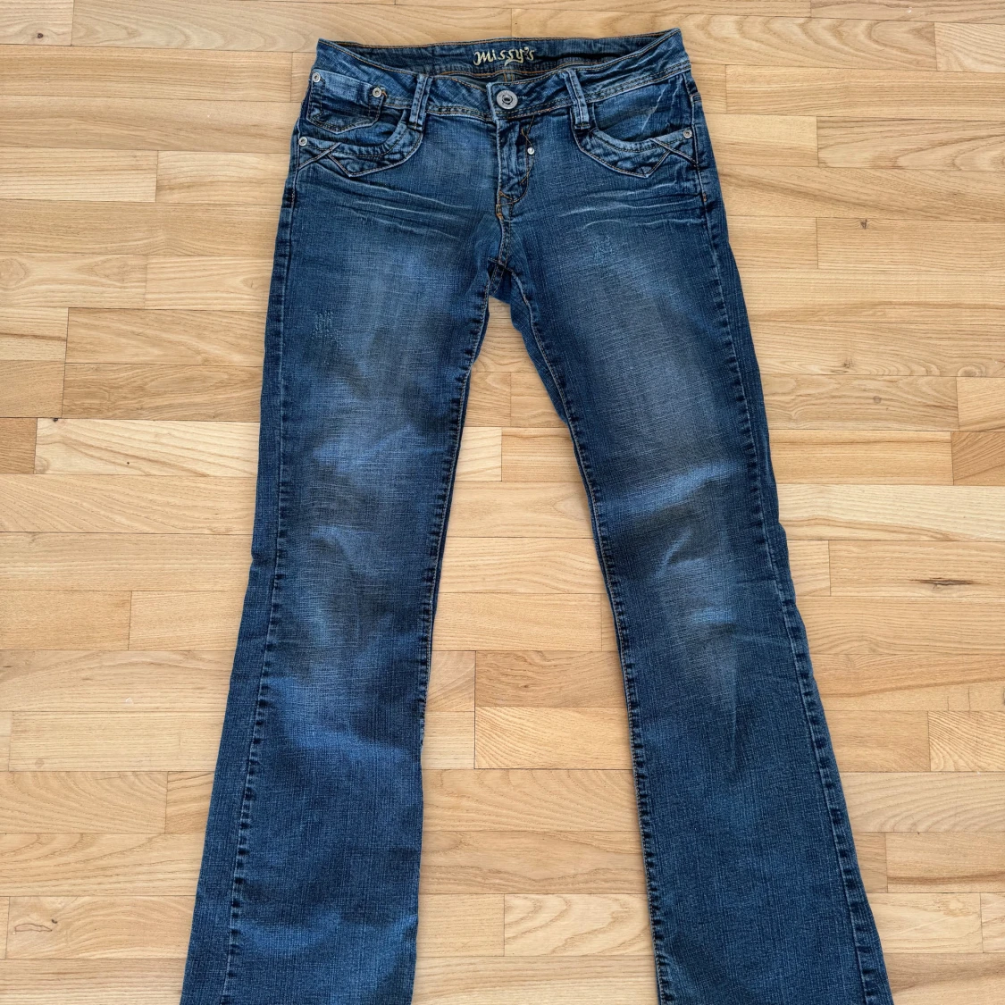 Blå bootcut jeans från Miss Sixty - 1