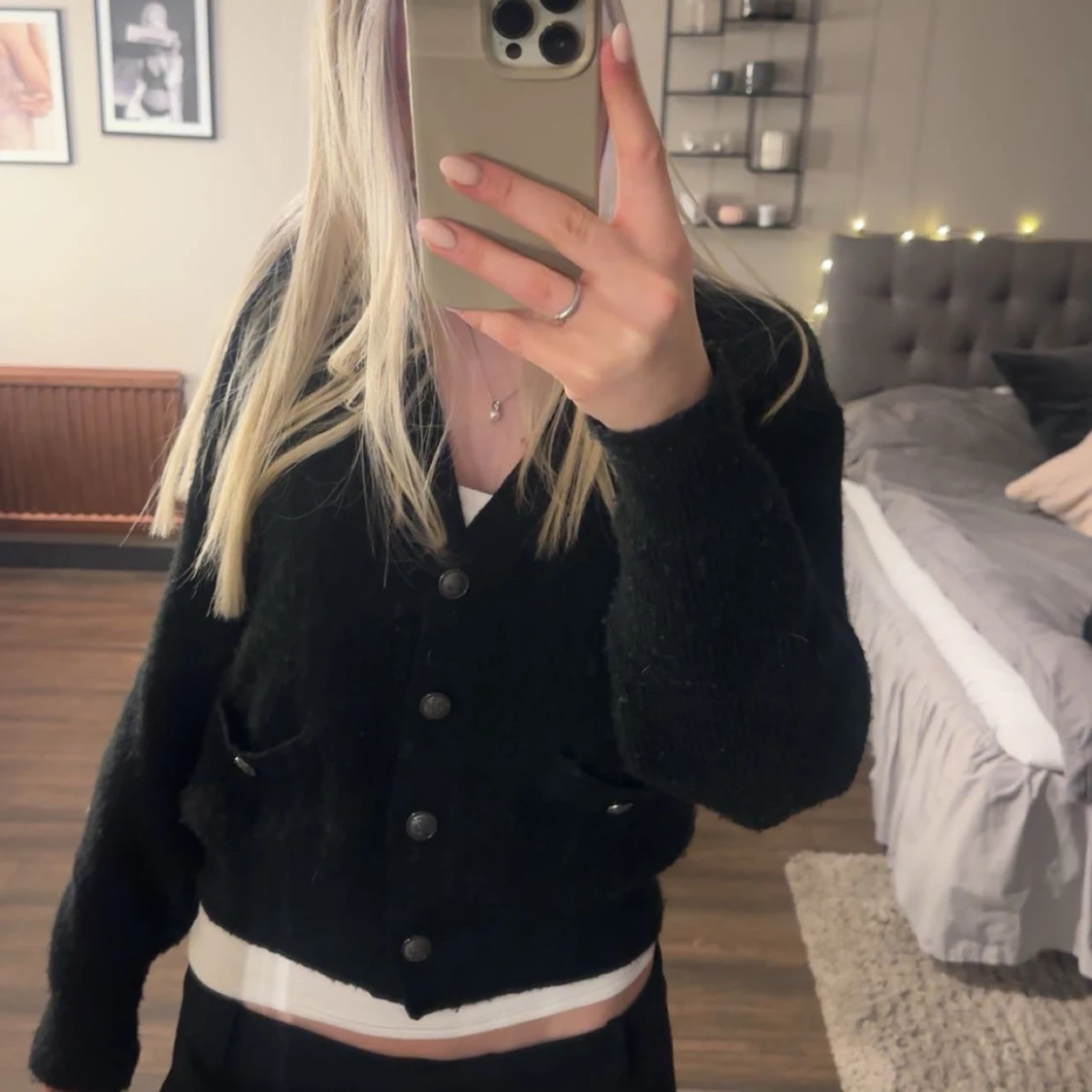 Svart kofta med knappar - 1