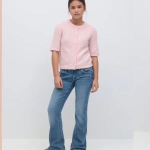 Blå jeans  - Gina Young jeans i storlek 164 men är klippta så passar någon runt 155-160 💖💖 