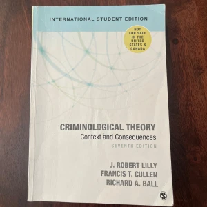 Criminological Theory: Context and Consequences - Internationell studentutgåva av 'Criminological Theory: Context and Consequences', sjunde upplagan av J. Robert Lilly, Francis T. Cullen och Richard A. Ball. Boken utforskar kriminologiska teorier och deras konsekvenser i olika sammanhang. Perfekt för studenter och forskare inom kriminologi. Nypris ca 1900kr. Några få överstrykningar från förra ägare, annars fint skick! 