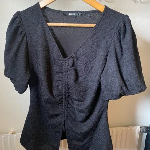 Svart blus - Snygg blur perfekt till sommare, helt nu!!