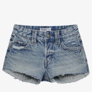 Pull & bear jeans shorts - Säljer dessa shorts från pull & bear som är köpta på zalando❤️ordinarie pris 300kr
