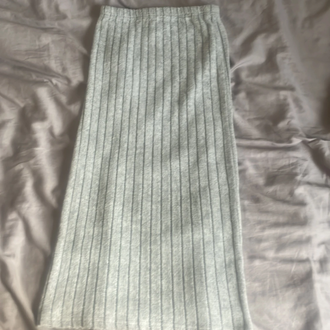 Ljusgrå ribbad långkjol - 1