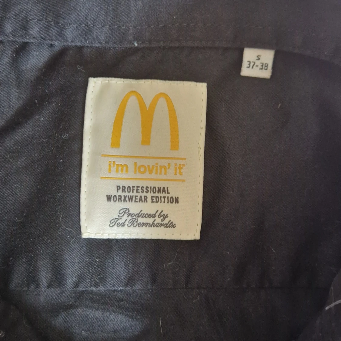 Svart McDonald's skjorta - 1